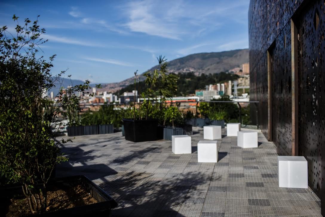 Foto de la terraza del salón de eventos con vista a la ciudad de Medellín