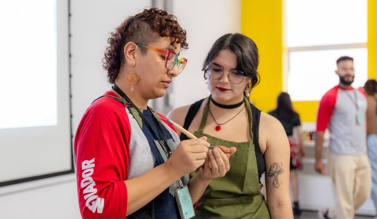 Fotografía de taller con mediador