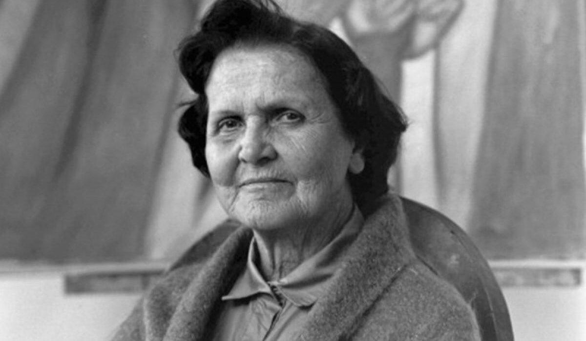 Fotografía de la maestra Débora Arango