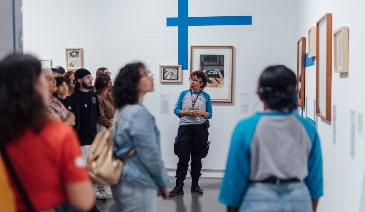 Fotografía de un recorrido comentado por Señal abierta