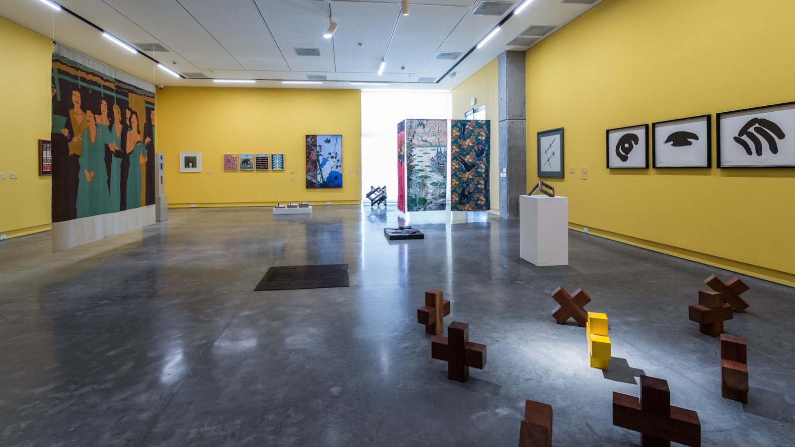 Exposición Año cero Colección del MAMM obra en el piso