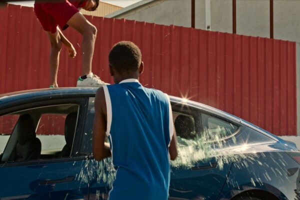 Fotograma de la película Mal por un momento