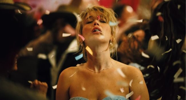 Fotograma de la película Mátate, amor