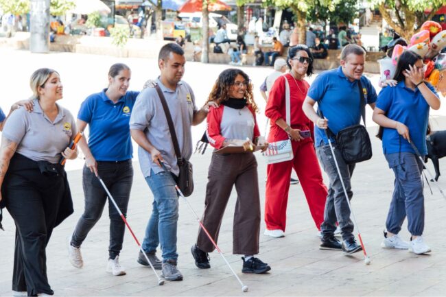 Fotografía de mediadoras y participantes de Habitar el Museo