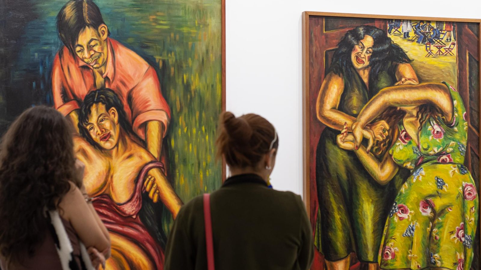 MAMM Exposiciones: mujeres observan la obra de Débora Arango y la denuncia social