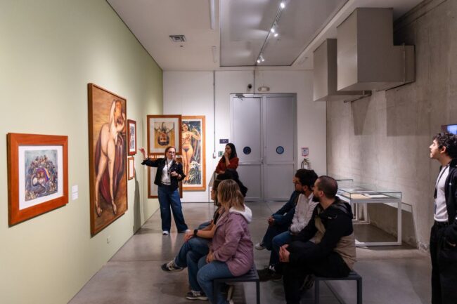 Fotografía de visitantes en El revés de Débora