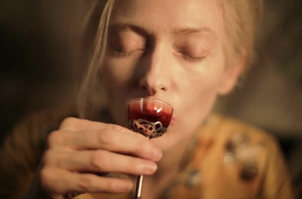 Mujer película Only lovers left alive