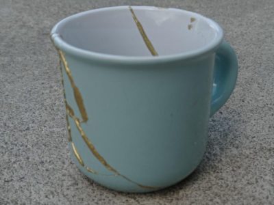 taza de cerámica reparada