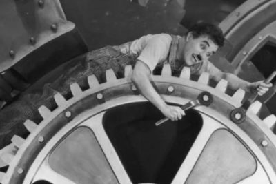 Charles Chaplin en la película Tiempos modernos