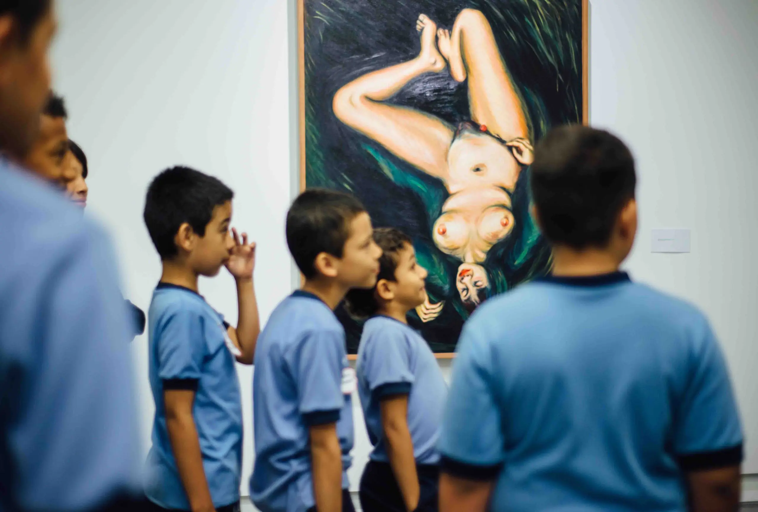 Exposiciones la vida con toda su fuerza admirable visitantes