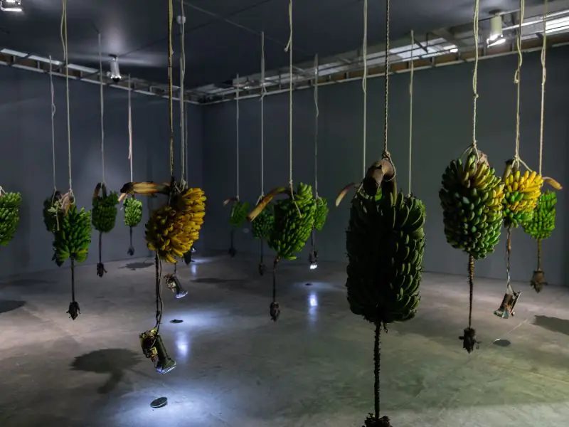 Obra Musa paradisíaca en la exposición La buena vida