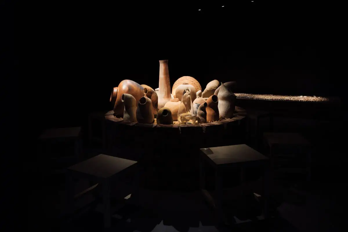 Fotografía de la exposición El susurro del barro