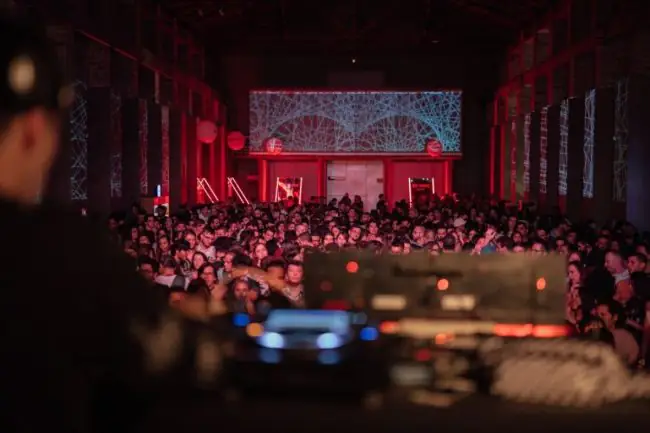 Fotografía de fiesta en Nave central del Museo