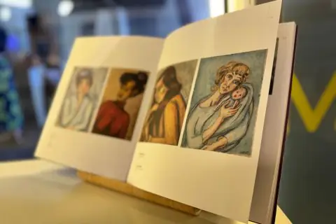 Foto de libro de Débora Arango